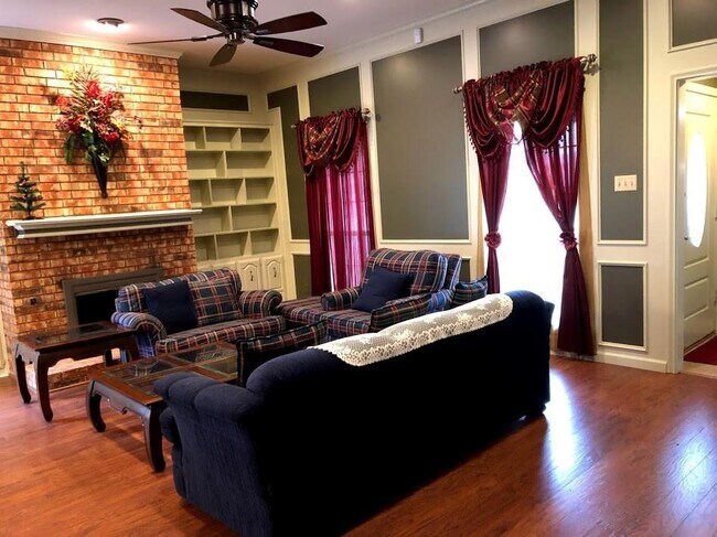 Building Photo - 2705 Big Oaks Dr