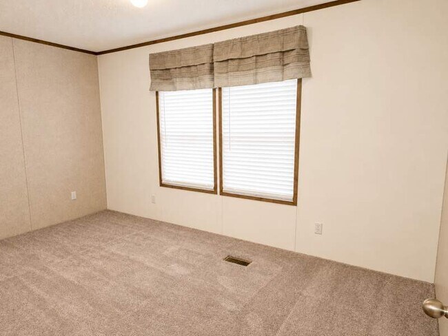Building Photo - 315 Robin Ann Ave