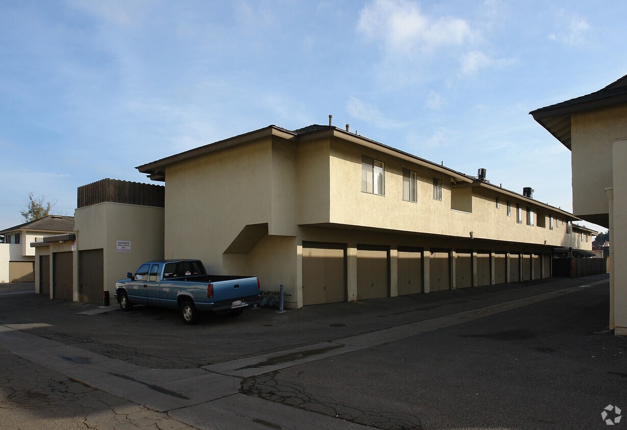 Foto del edificio - Showcase Townhouse Apartments