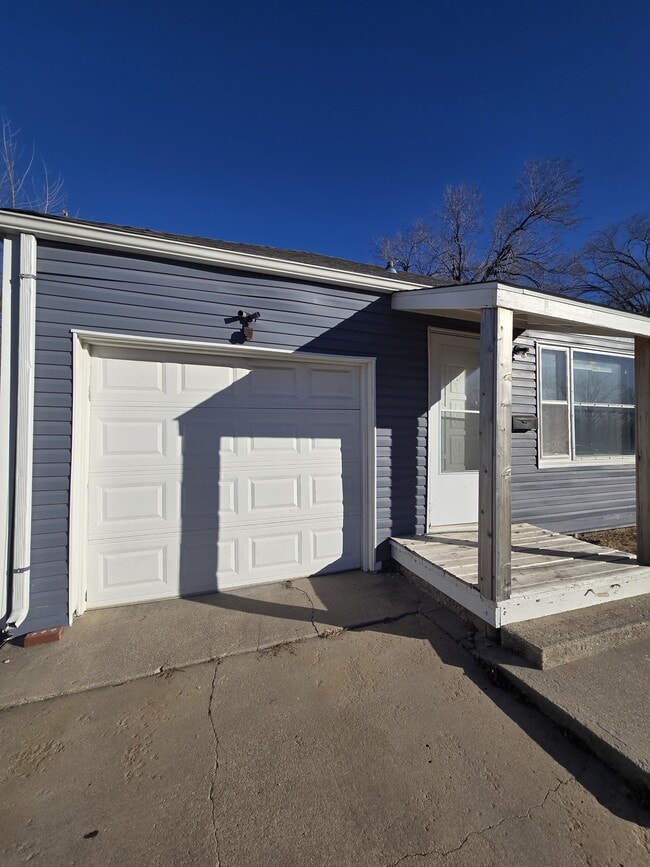 Building Photo - 1642 N Erie St