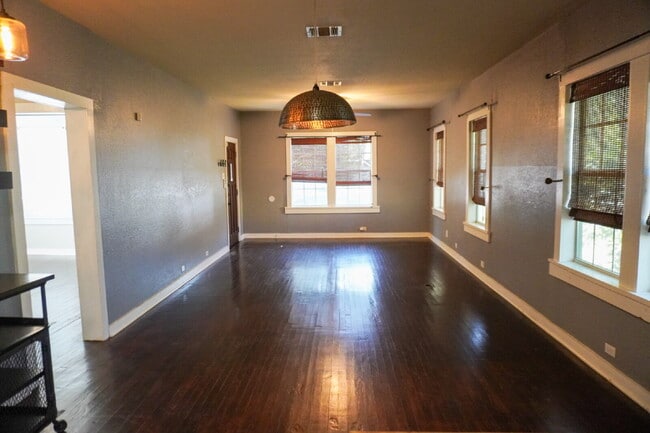 Building Photo - Charming Alta Vista Bungalow with Original...