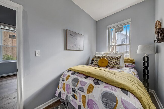 Building Photo - 9035 S Exchange Ave