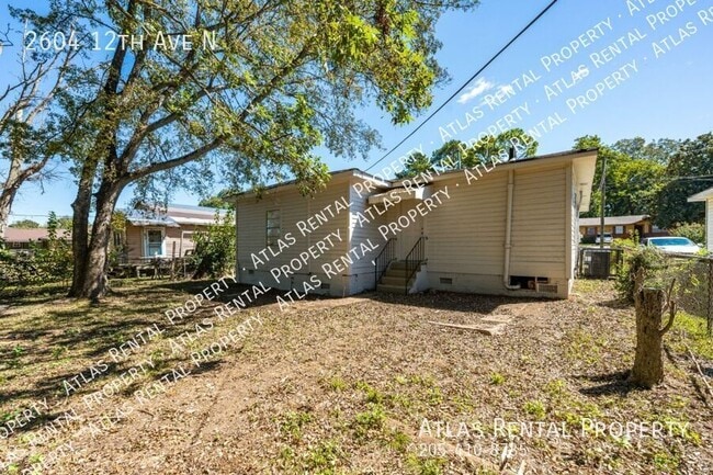Building Photo - 2604 12th Ave N