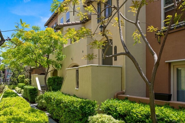 Building Photo - Upgraded Mission Valley 2 Bed 2.5 Bath at the Terraces of Escala! Small Pet OK!