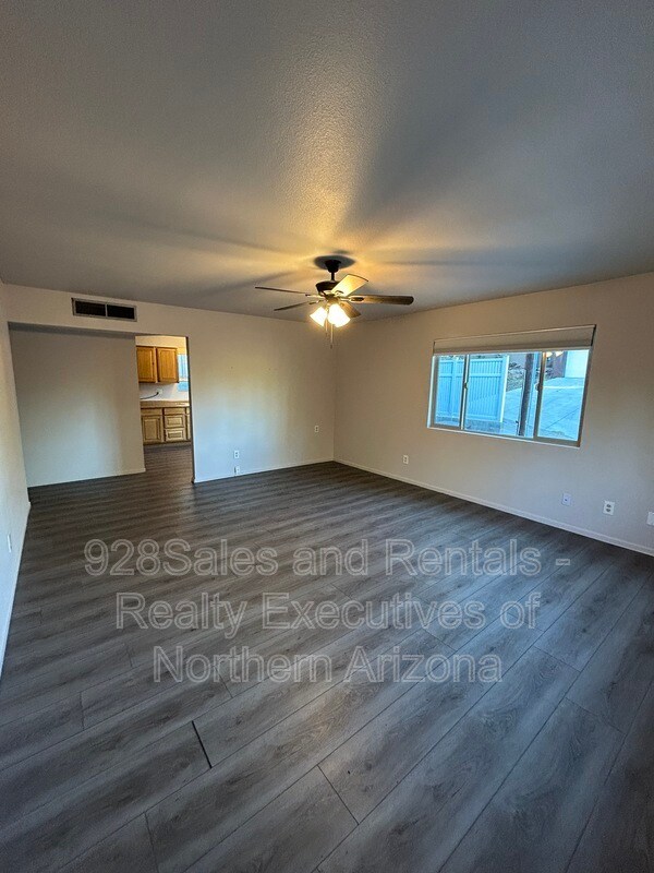 Foto del edificio - 906 W Summit Ave