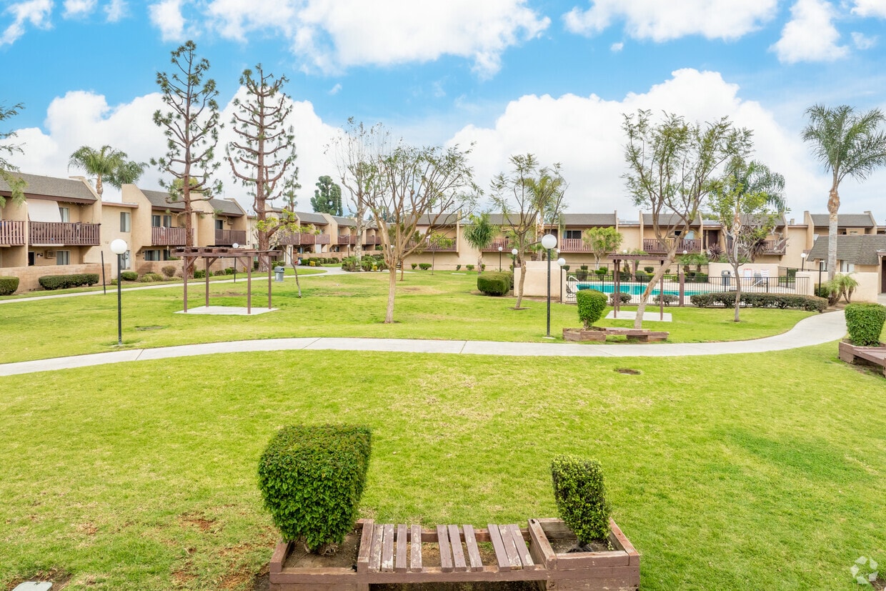 Primary Photo - Village Meadows