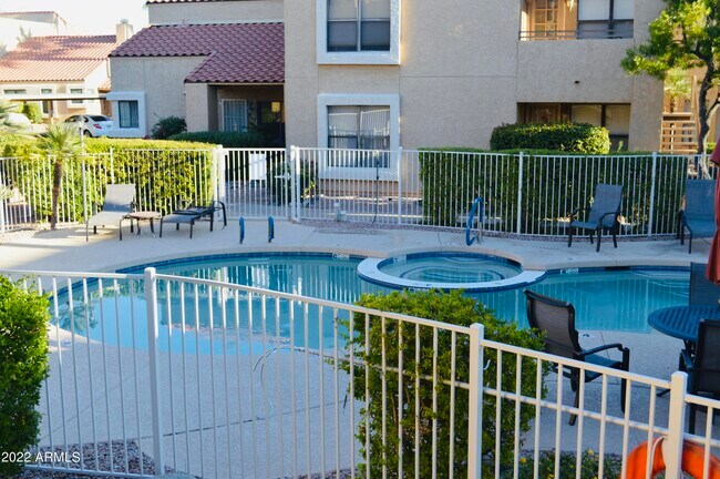 Foto del edificio - 8787 E Mountain View Rd