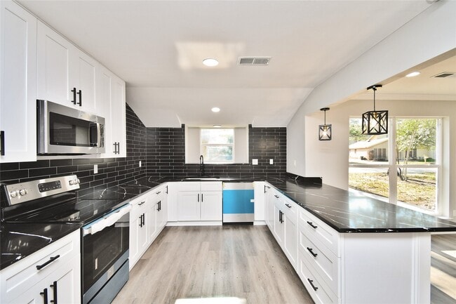 Foto del edificio - 2035 Round Spring Dr