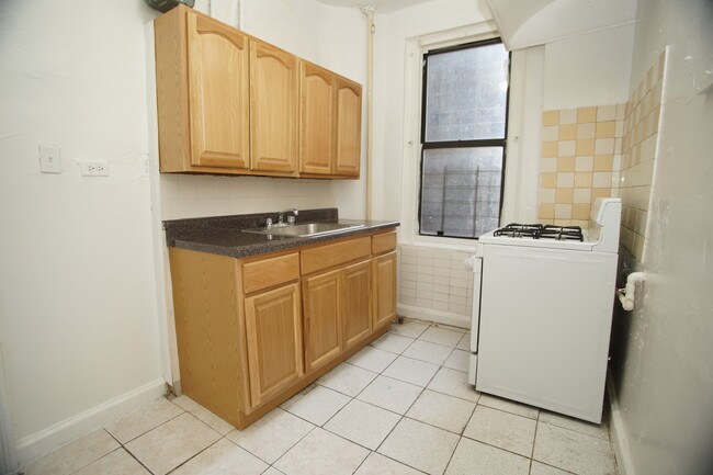 Building Photo - 2114 Daly Ave