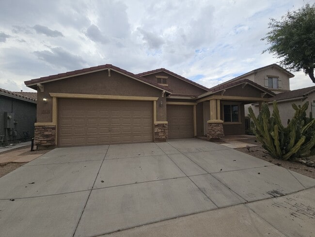 Building Photo - 906 E Pasture Canyon Dr