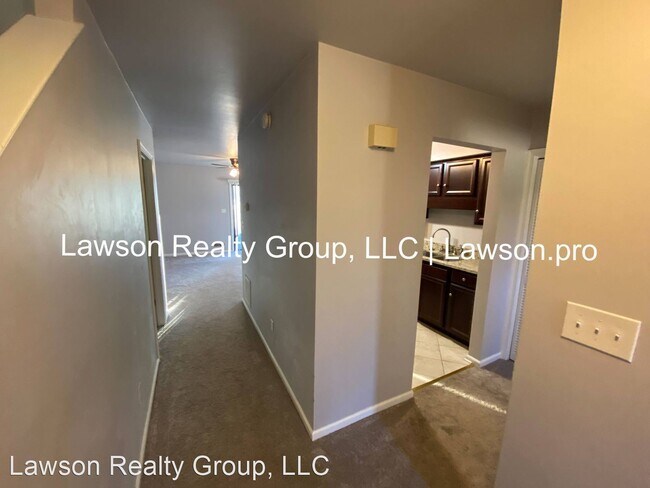 Building Photo - 2 br, 3 bath House - 2429 Avenham Ave SW #7