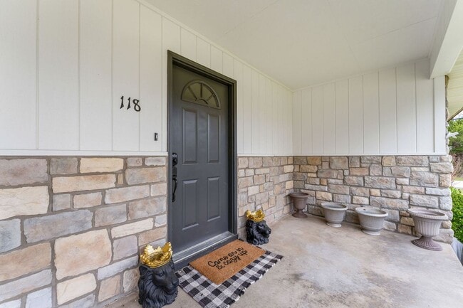 Building Photo - 118 Combs St