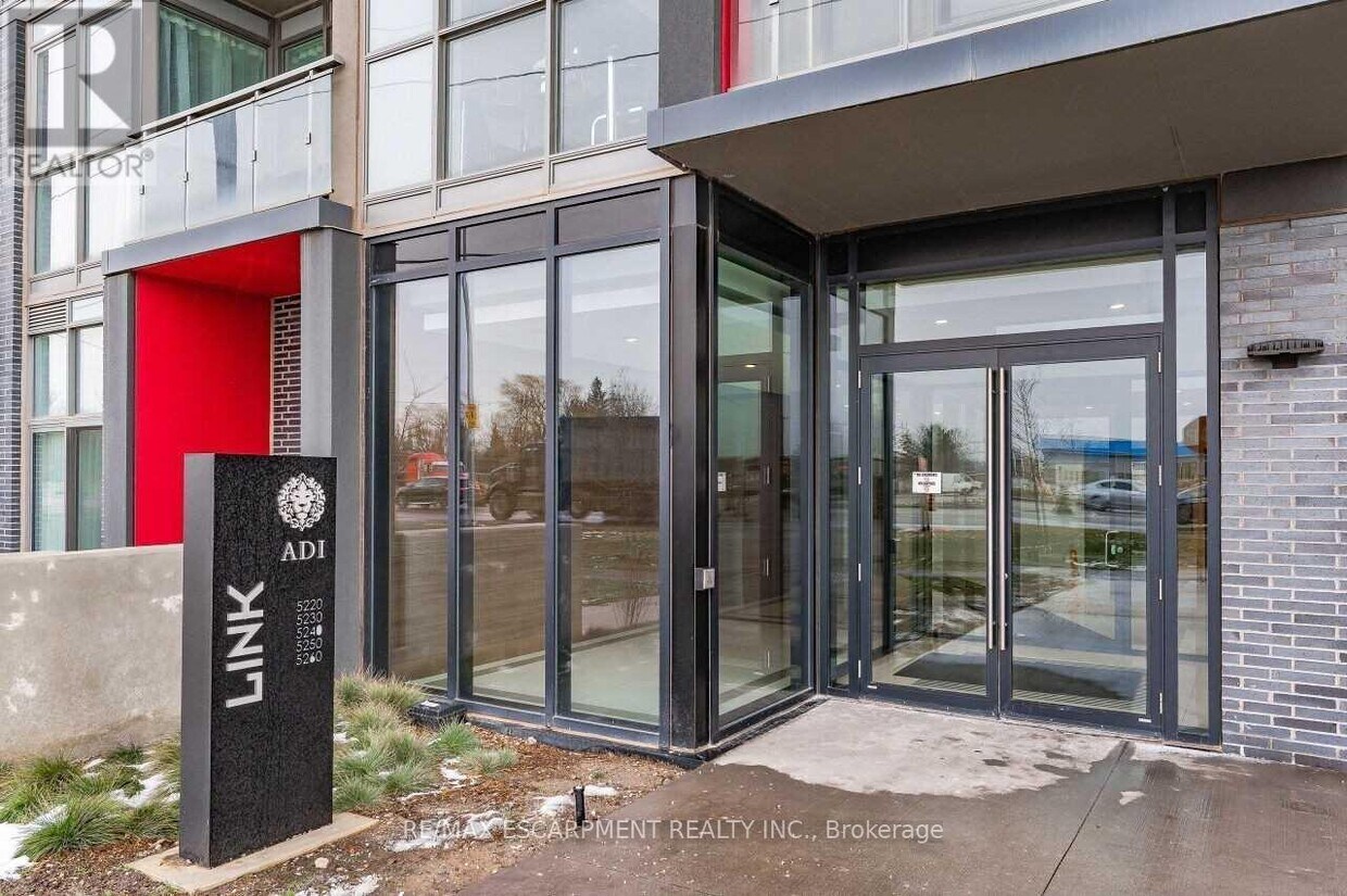 Photo principale - 5240-5240 Dundas St