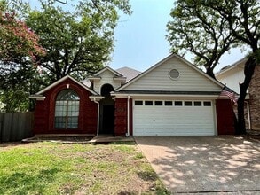 Building Photo - 6105 Paradise Dr