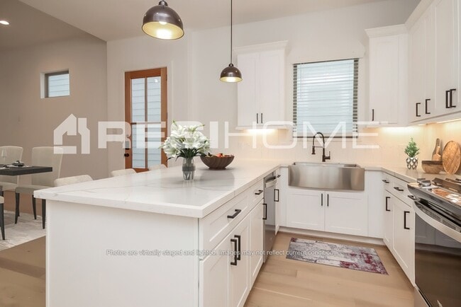 Building Photo - 3048 Truxillo St