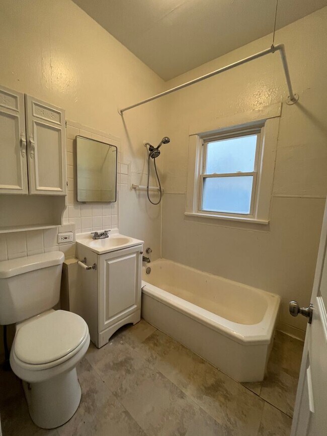 Foto del edificio - Cute 2 Bedroom Cottage!