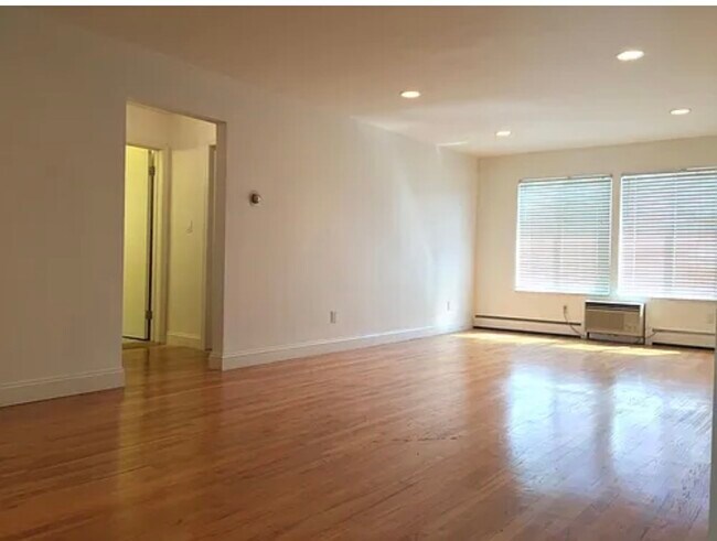 Building Photo - 475 S Adams Rd