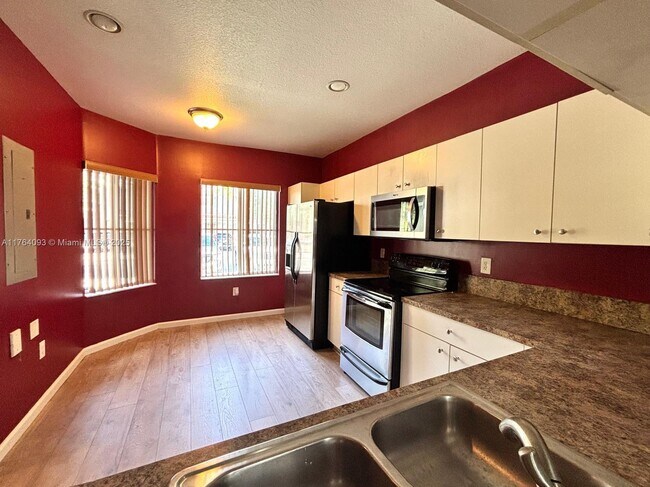 Building Photo - 8253 SW 29th St