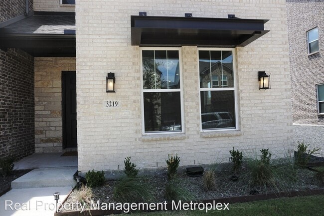 Building Photo - 3 br, 2.5 bath House - 3219 Midnight Drive