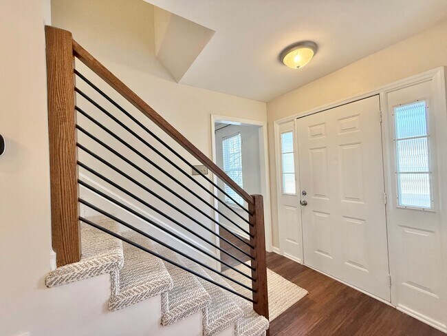 Foto del edificio - Newly Remodeled 3BD, 2.5BA Raleigh Home with a Fenced Yard Near RDU Airport, Shopping, Dining, an...
