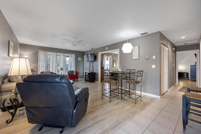 Building Photo - 208 Lewis Cir