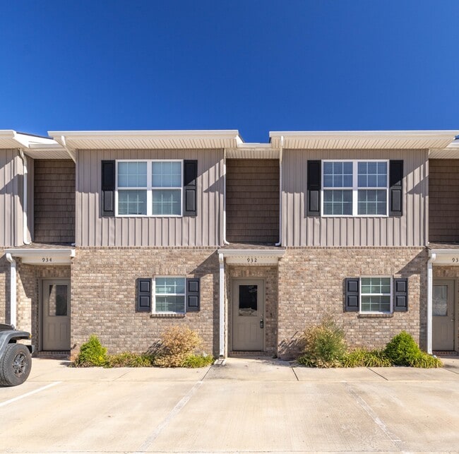 Building Photo - 932 Warrior Hill Dr