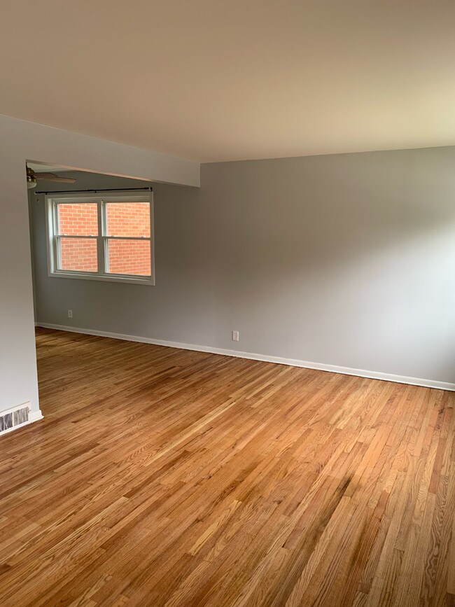 Foto del edificio - Delsan Court Townhomes