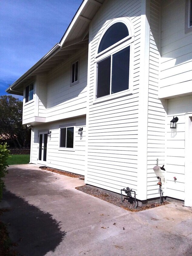 6712761276 Kaomoloa Rd Unit 1, Waimea, HI 96743 Room for Rent in