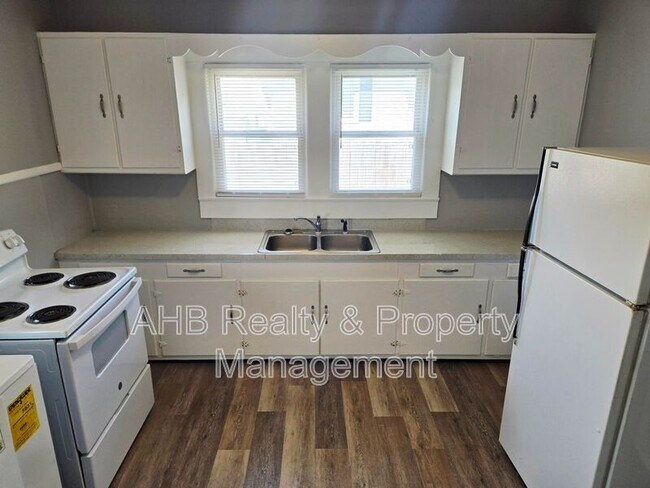 Foto del edificio - 1104 W Webb Ave