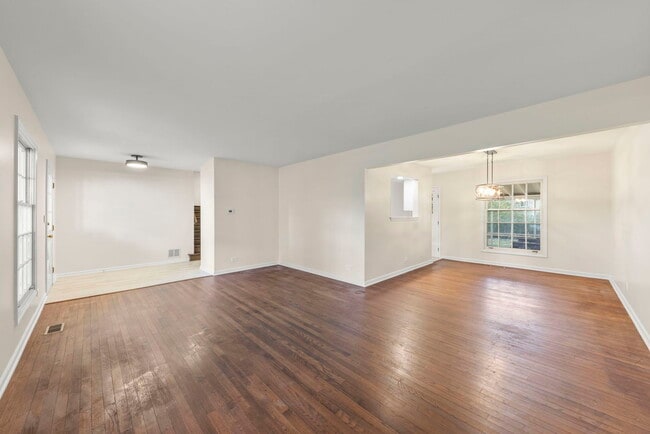 Foto del edificio - 345 Green Valley Dr