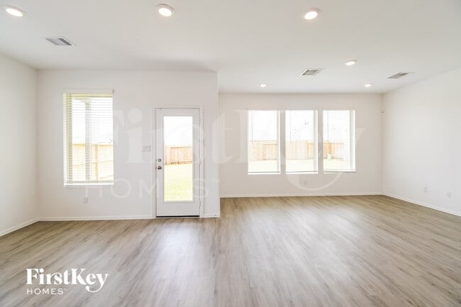 Building Photo - 707 Willow Harbor Ln