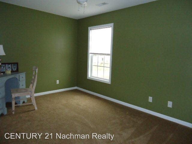 Building Photo - 3 br, 2.5 bath House - 101 Camelot Court