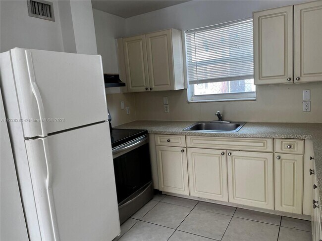 Building Photo - 181 NW 47th Ave