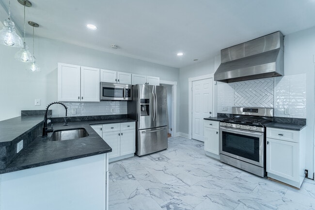 Building Photo - 48 Beaver St