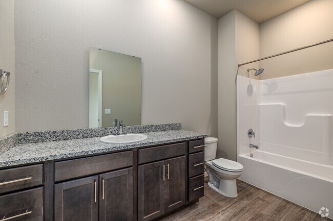 3HAB, 2BA - 1165 ft² - Baño 1 - Finley Ridge Apartments