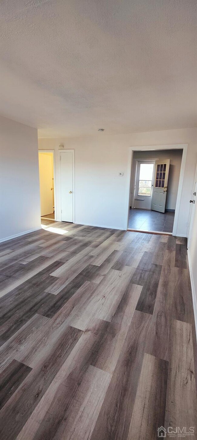 105 Colletti Ct Unit 1B, Jamesburg, NJ 08831 Room for Rent in