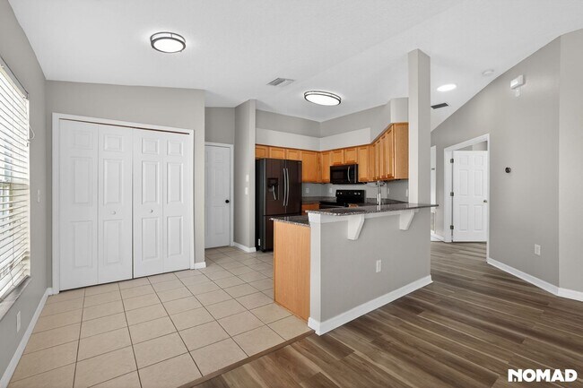 Building Photo - 7831 Carriage Pointe Dr