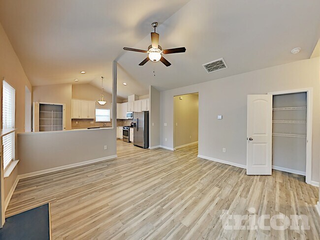 Foto del edificio - 156 Lakemont Dr