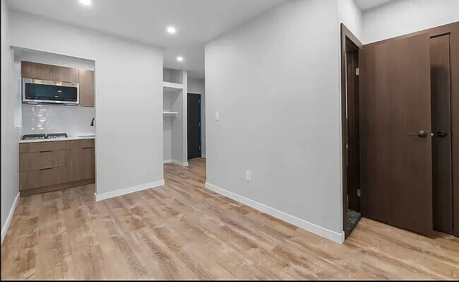 Building Photo - 453 W 48th St