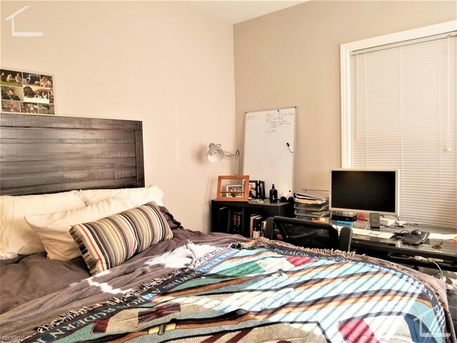 Building Photo - 3 br, 1.5 bath  - 77 Linden St Apt 1A