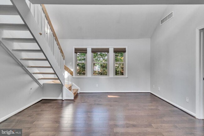 Foto del edificio - 525 Bashford Ln