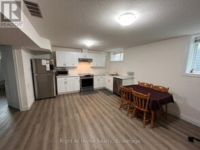 Building Photo - 222 Ladyslipper Dr