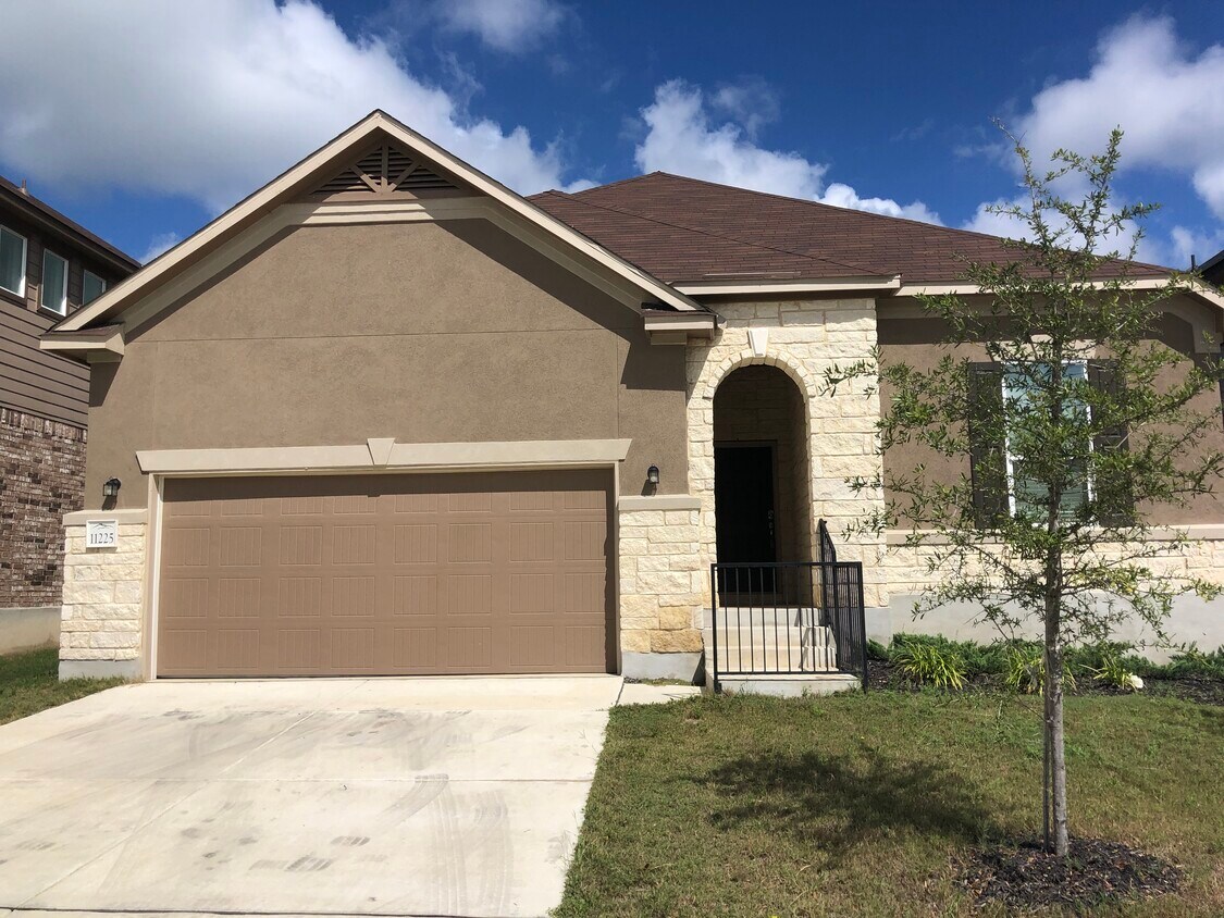Foto principal - 11225 Hill Top Bend