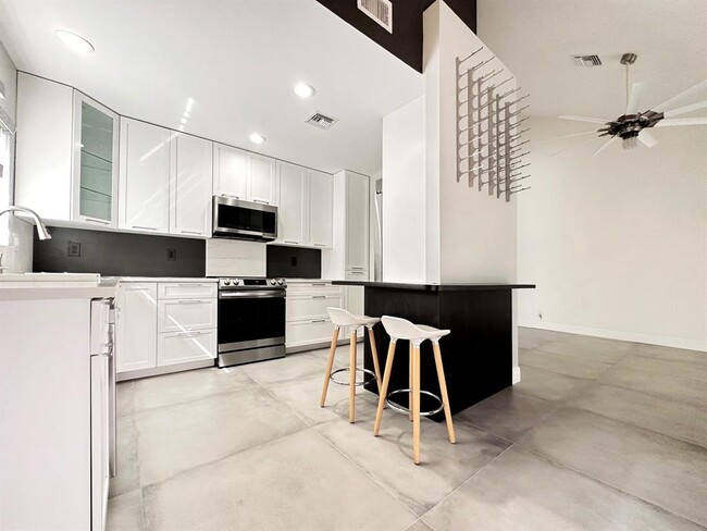 Building Photo - 7270 NW 61st Ter