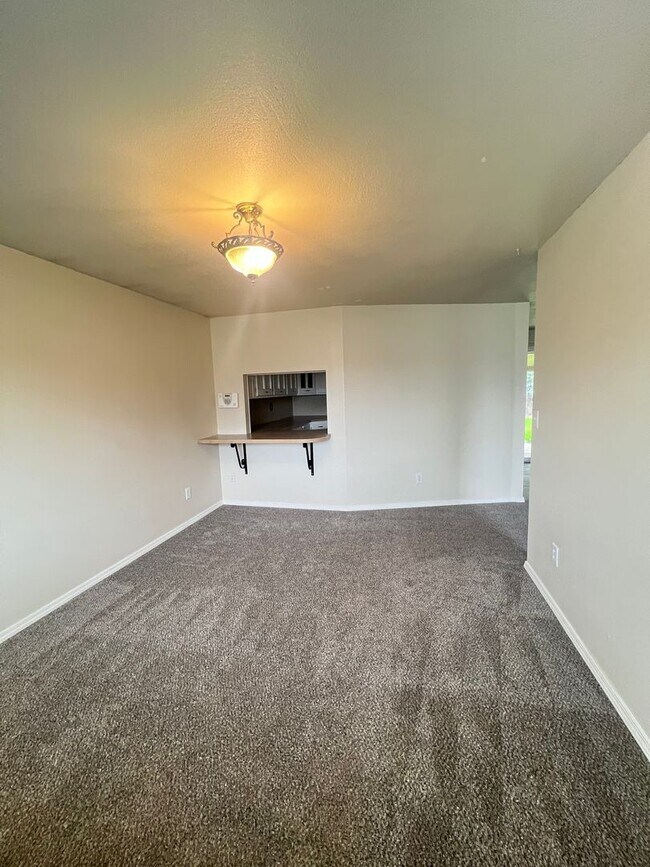 Foto del edificio - 3 Bedroom home in desirable neighborhood!
