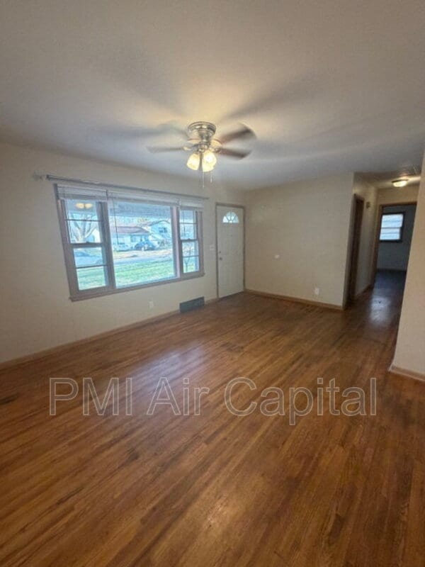 Building Photo - 1615 W Haskell St