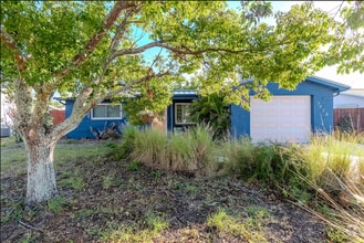 Building Photo - 3628 Holiday Lake Dr