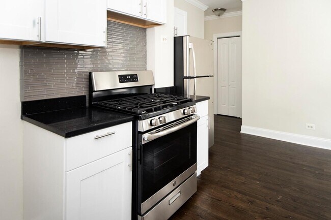 Foto del edificio - 3817 N Greenview Ave