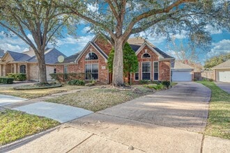 Building Photo - 7111 Glenwood Dr