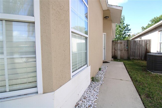 Building Photo - 464 Briar Bay Cir